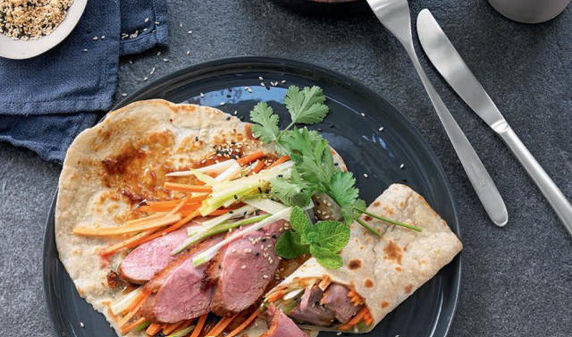 Chińskie placki mandaryńskie z piersią z kaczki po pekińsku